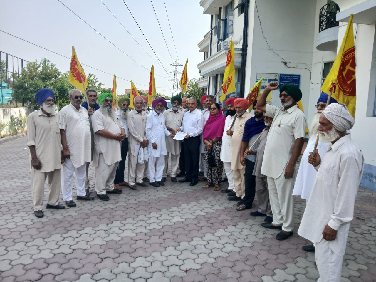 On the issue of water, the Kirti Kisan Union came forward.